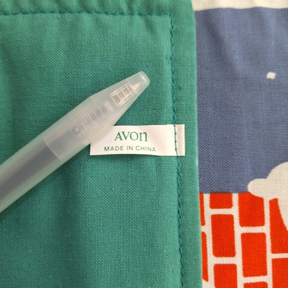 Avon Holiday Advent Calendar with Green and Red Accents - Picture 11 of 11